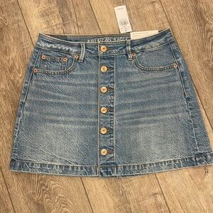 AMERICAN EAGLE SIZE 4 JEAN SKIRT NEW